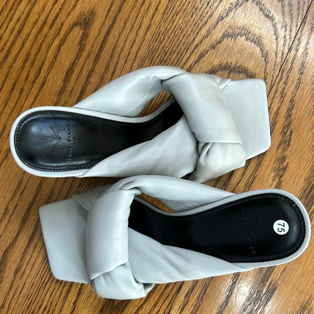 🆕MARC FISHER Womens Light Gray Dellian Square Toe Slip On Leather Heeled Sandal